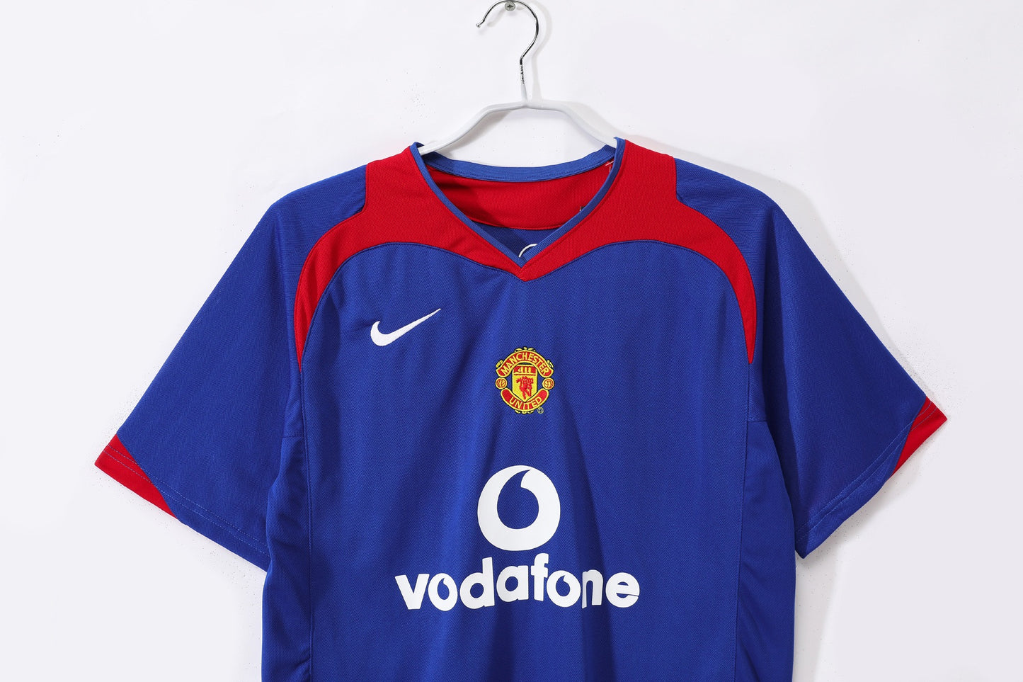 Camiseta de fútbol retro azul de visitante del Manchester United 2005-2006