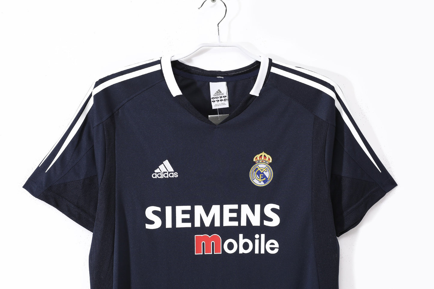 Camiseta de fútbol retro del Real Madrid 2004-2005 (visitante)