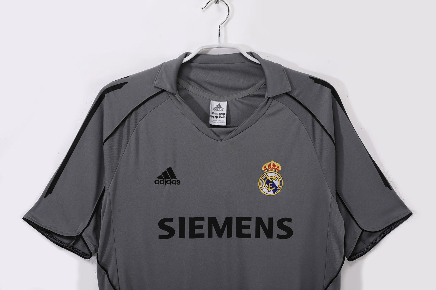 Real Madrid 2005-2006 Second Away Retro Football Shirt