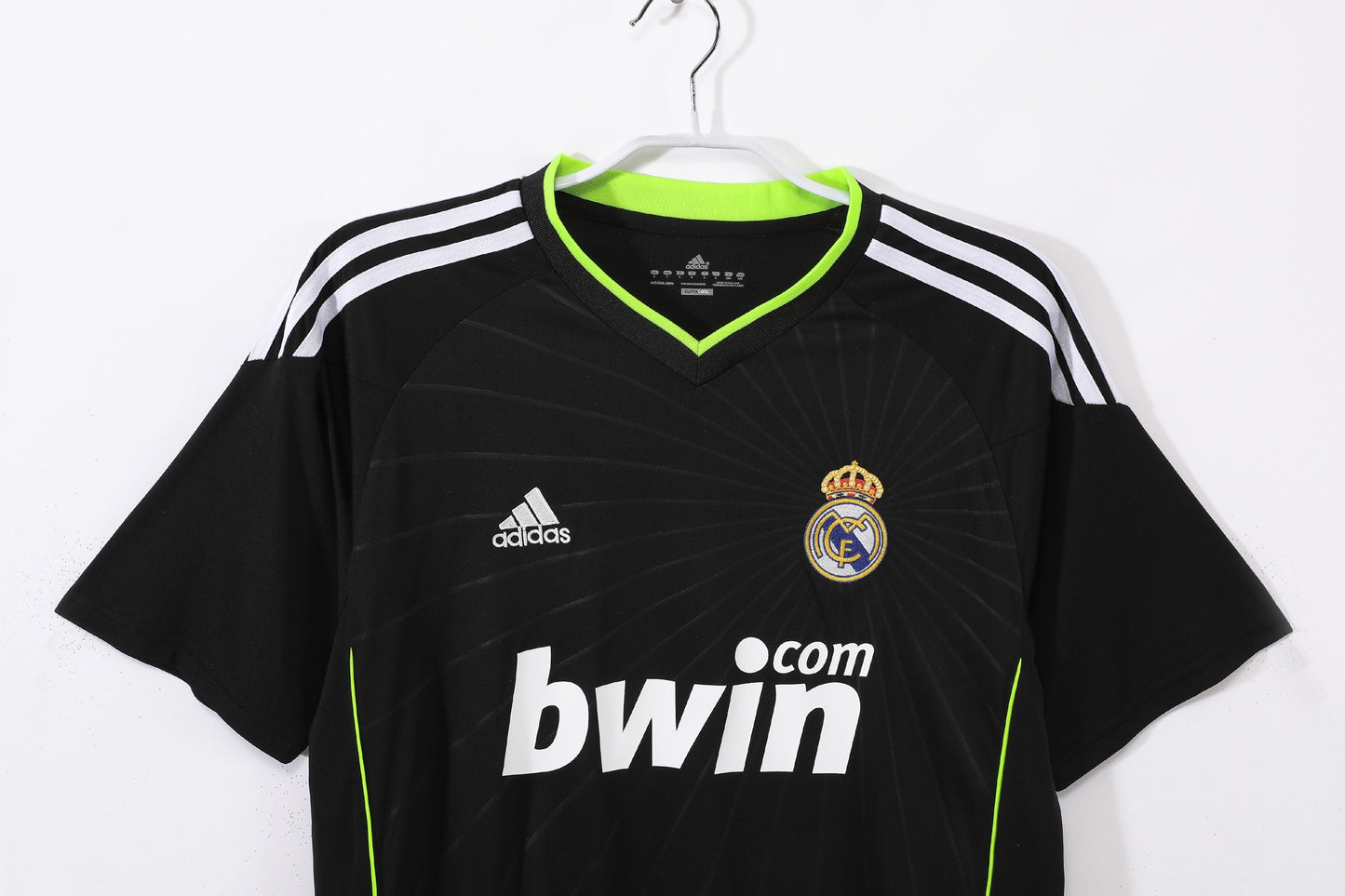 Camiseta de fútbol retro del Real Madrid 2010-2011 visitante