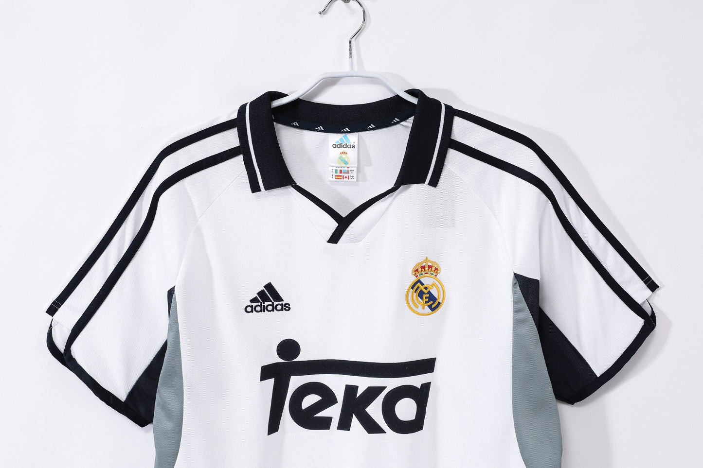 Camiseta de fútbol retro del Real Madrid 2000-2001 local