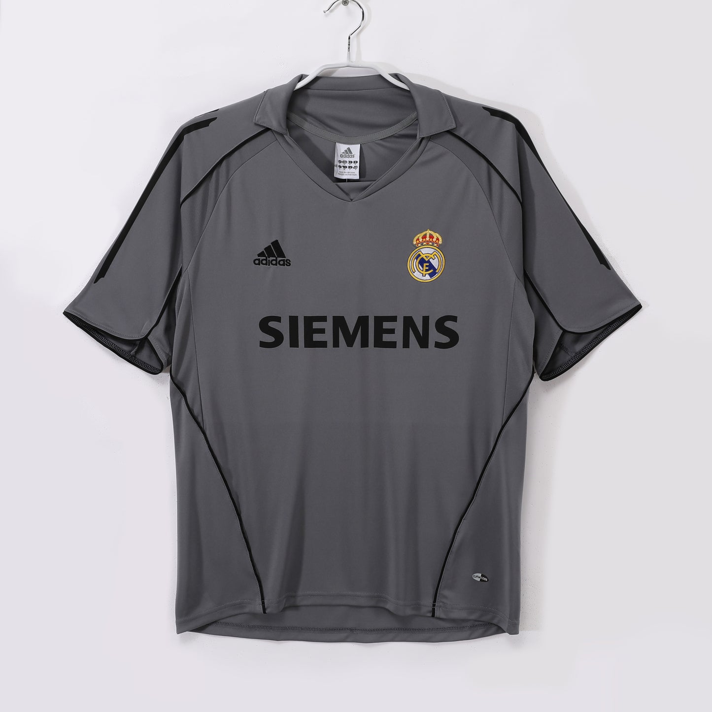 Real Madrid 2005-2006 Second Away Retro Football Shirt