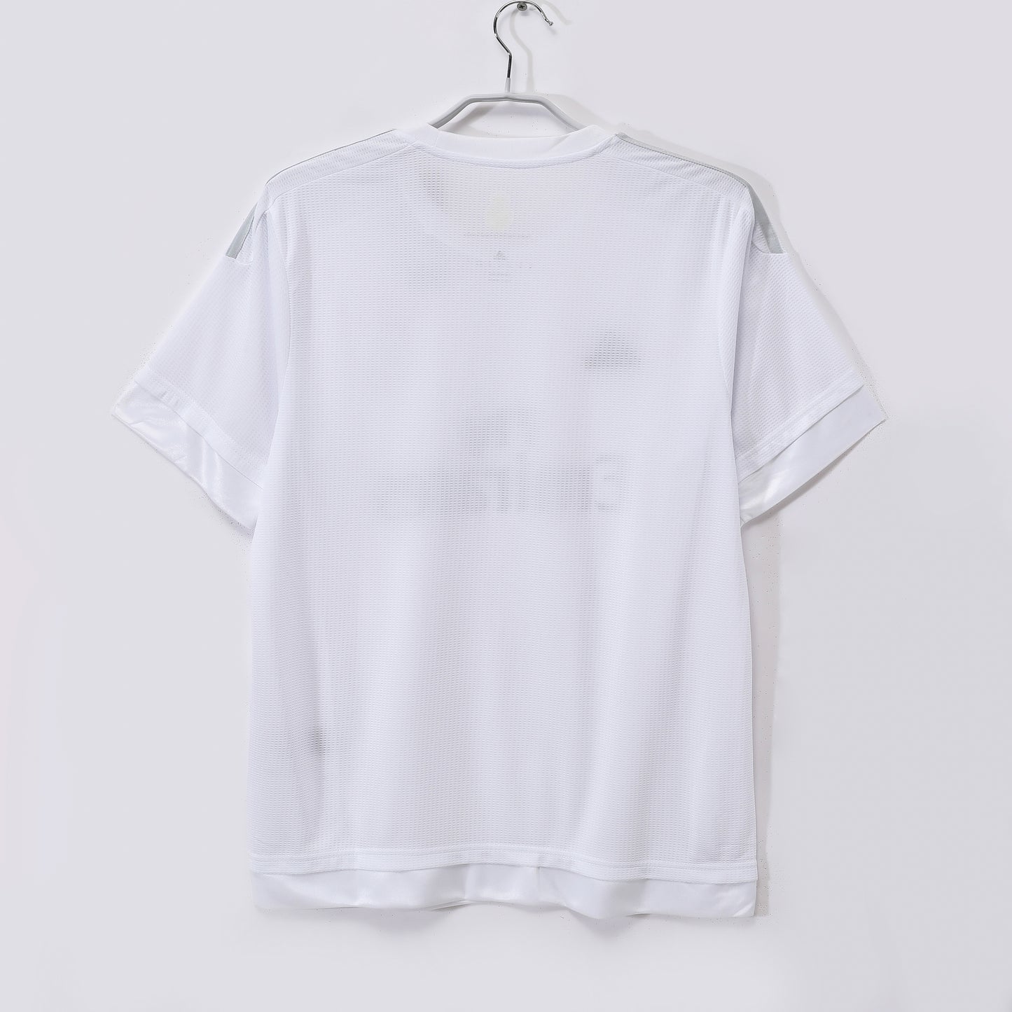 Camiseta de fútbol retro del Real Madrid 2015-2016 local