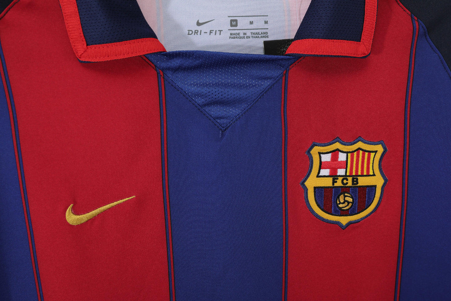 Barcelona 2003-2004 Home Retro Football Shirt
