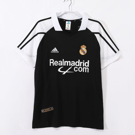 Camiseta de fútbol retro del Real Madrid 2001-2002 de visitante
