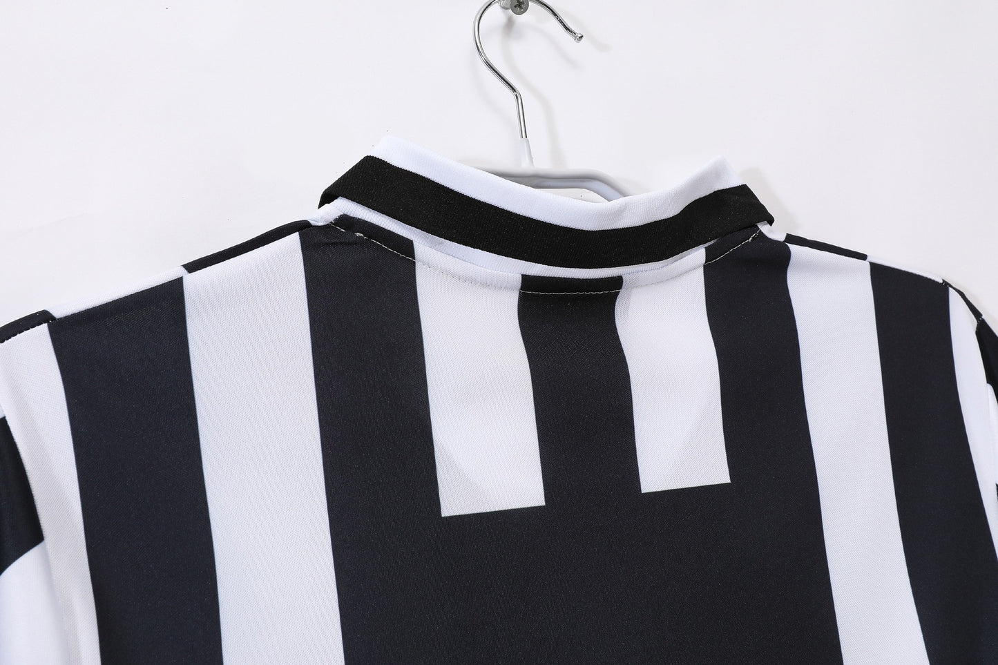 Camiseta de fútbol retro del Juventus 1995-1997 local