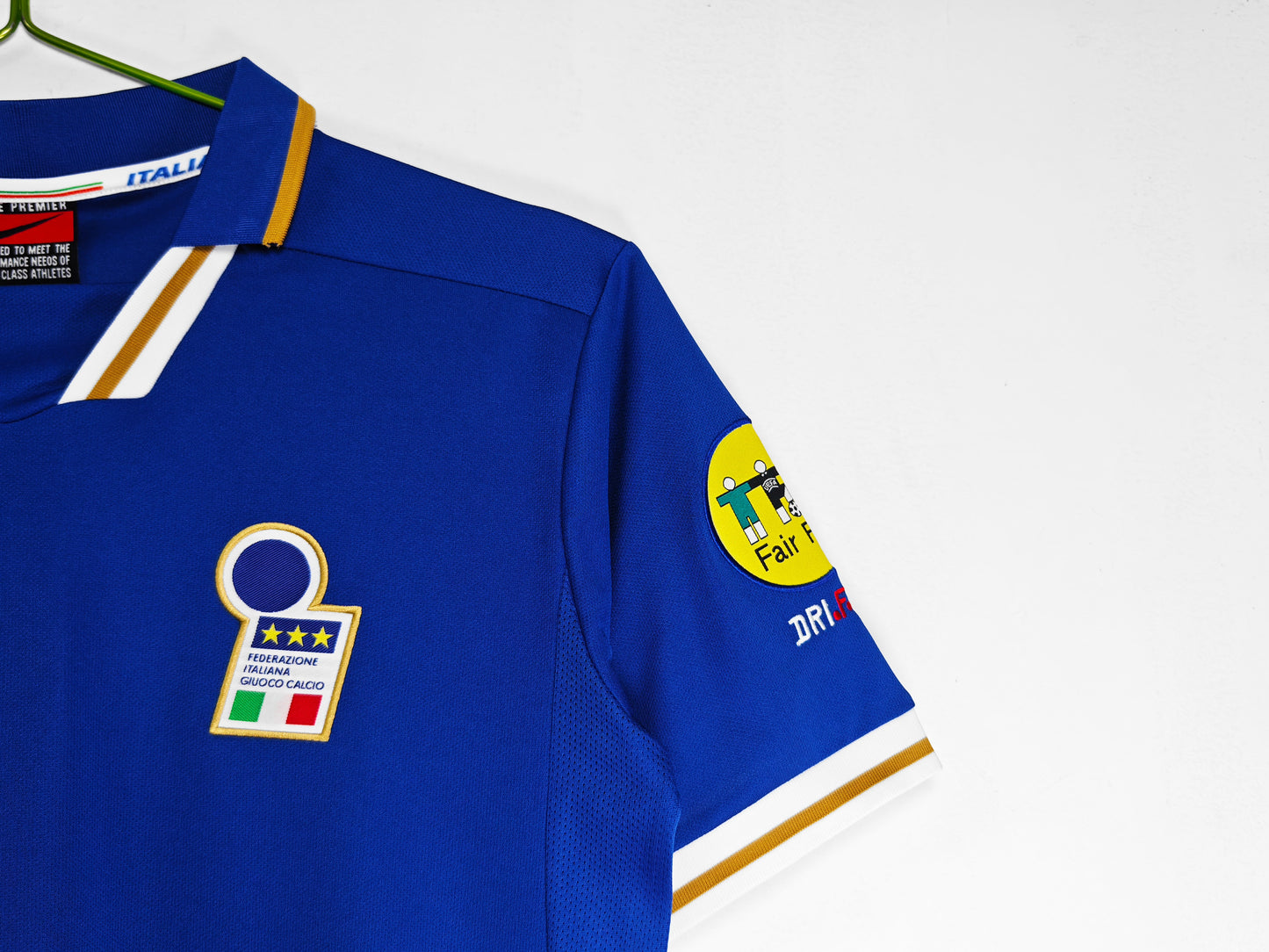 Camiseta local de Italia 1996