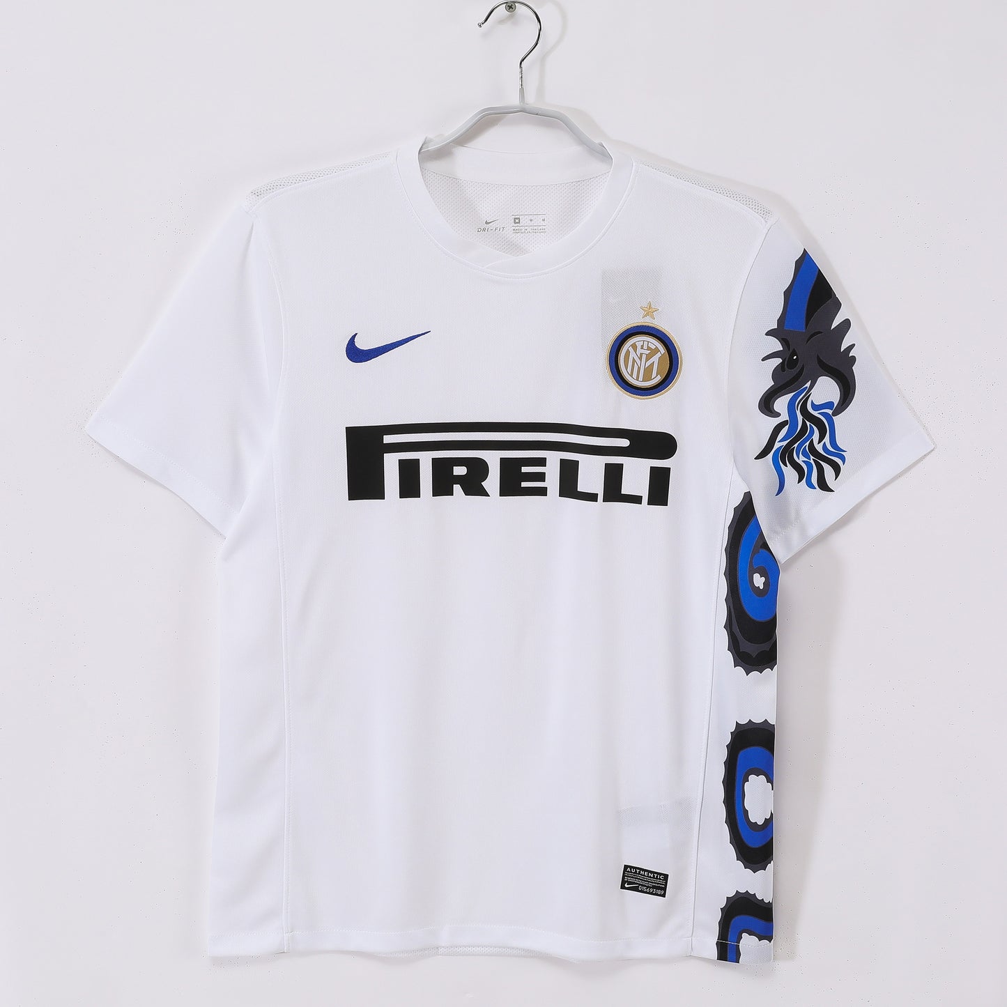 Camiseta blanca de visitante del Inter de Milán 2010-2011