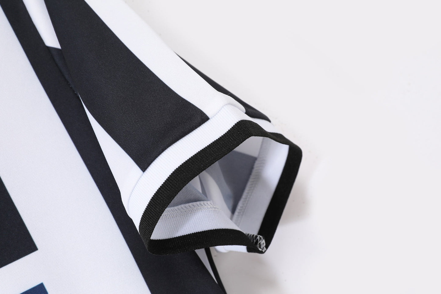 Camiseta de fútbol retro del Juventus 1995-1997 local