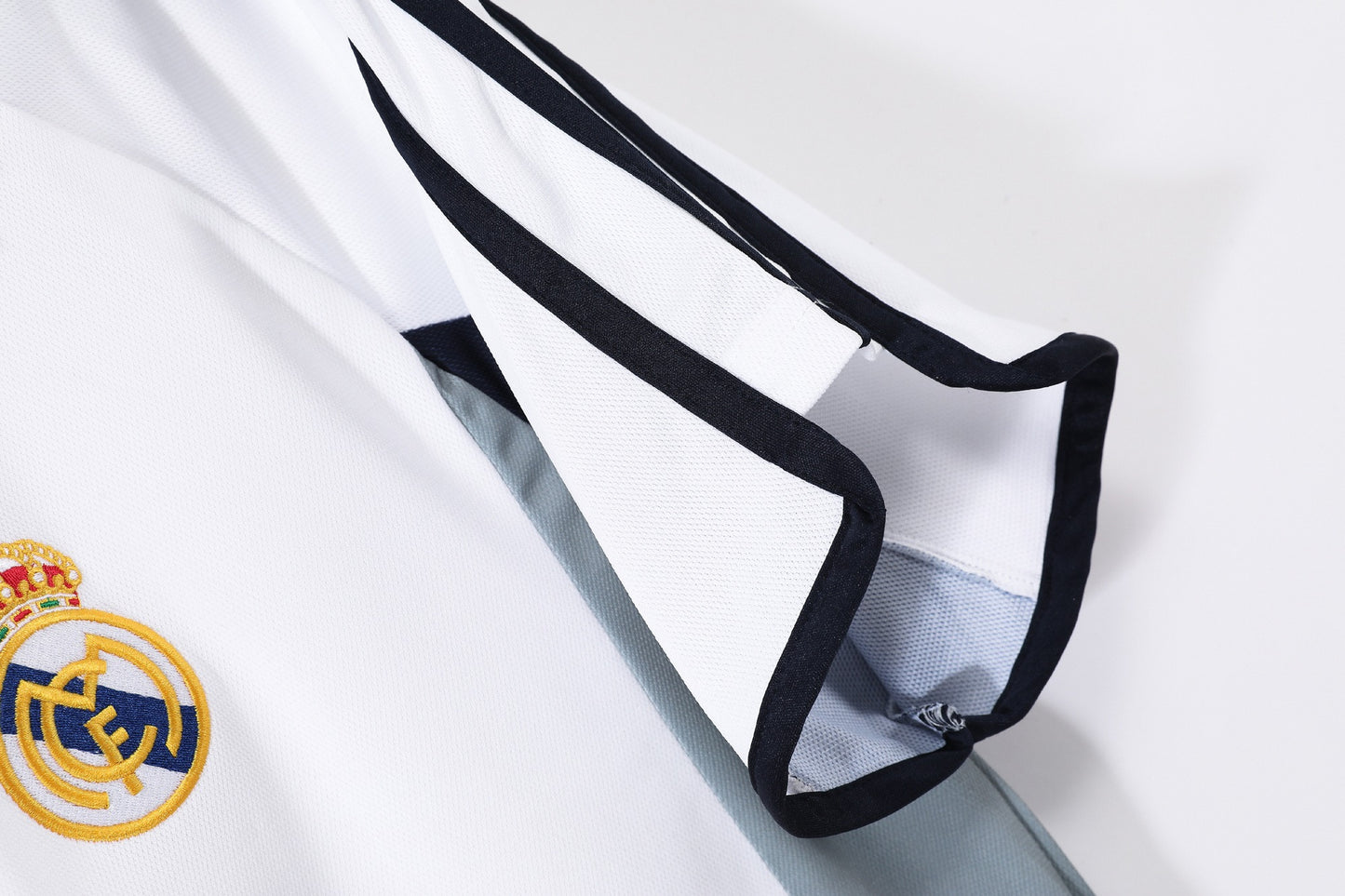 Camiseta de fútbol retro del Real Madrid 2000-2001 local