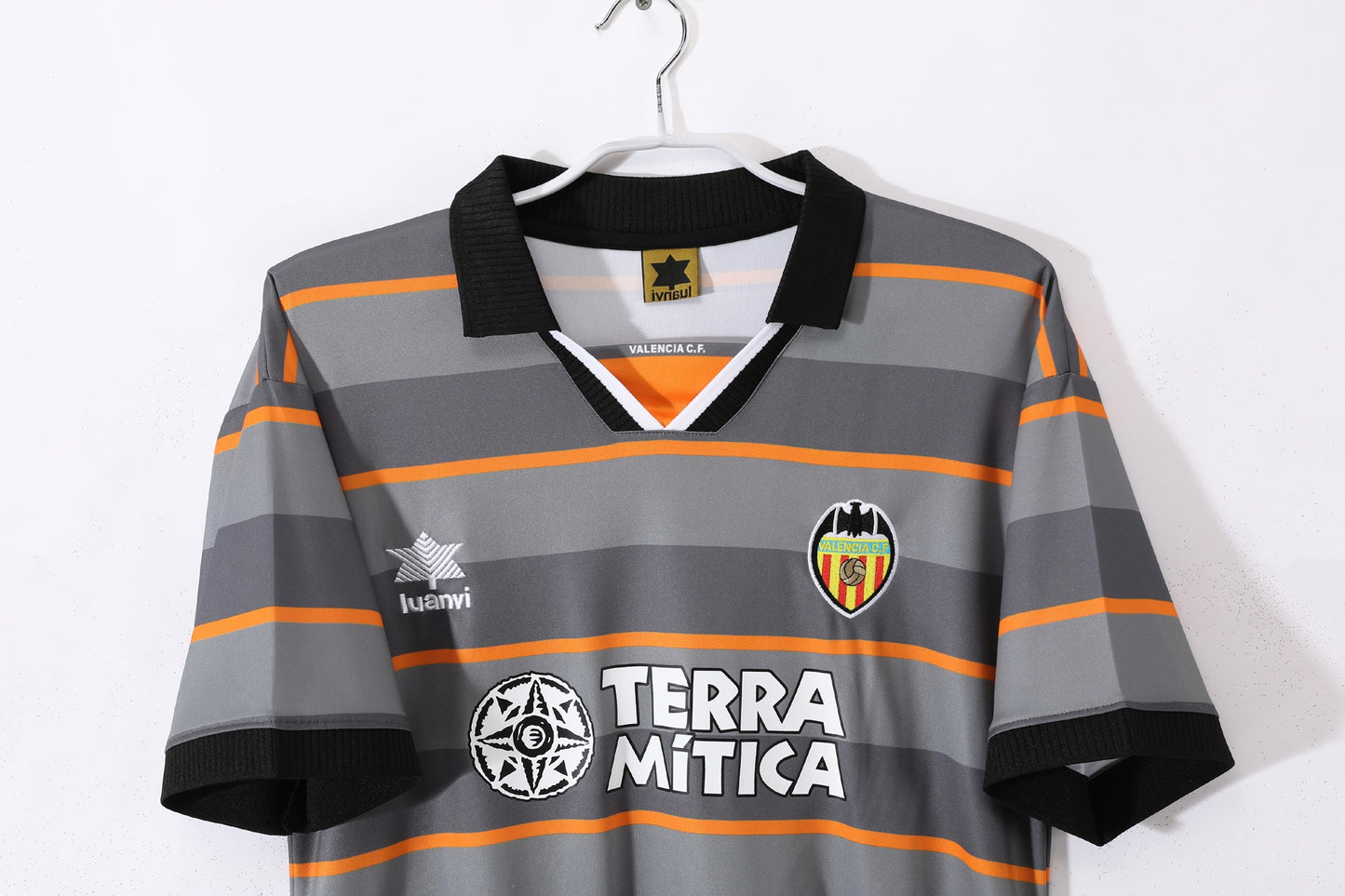 Valencia 1999-2000 Second Away Retro Football Shirt