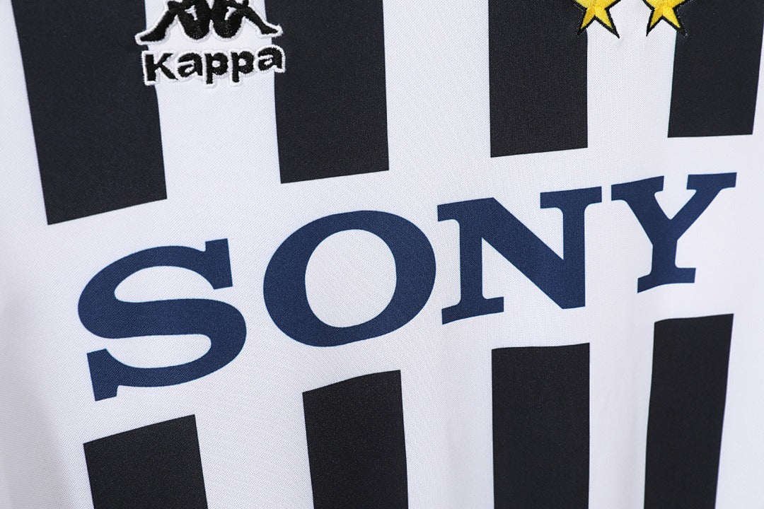 Camiseta de fútbol retro del Juventus 1995-1997 local
