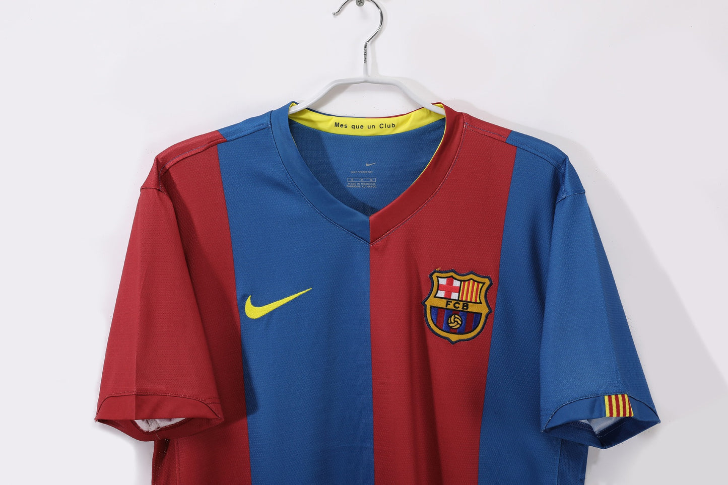 Barcelona 2006-2007 Home Retro Football Shirt