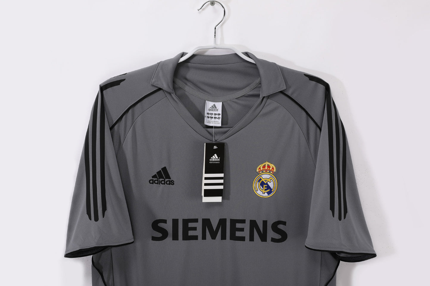 Real Madrid 2005-2006 Second Away Retro Football Shirt