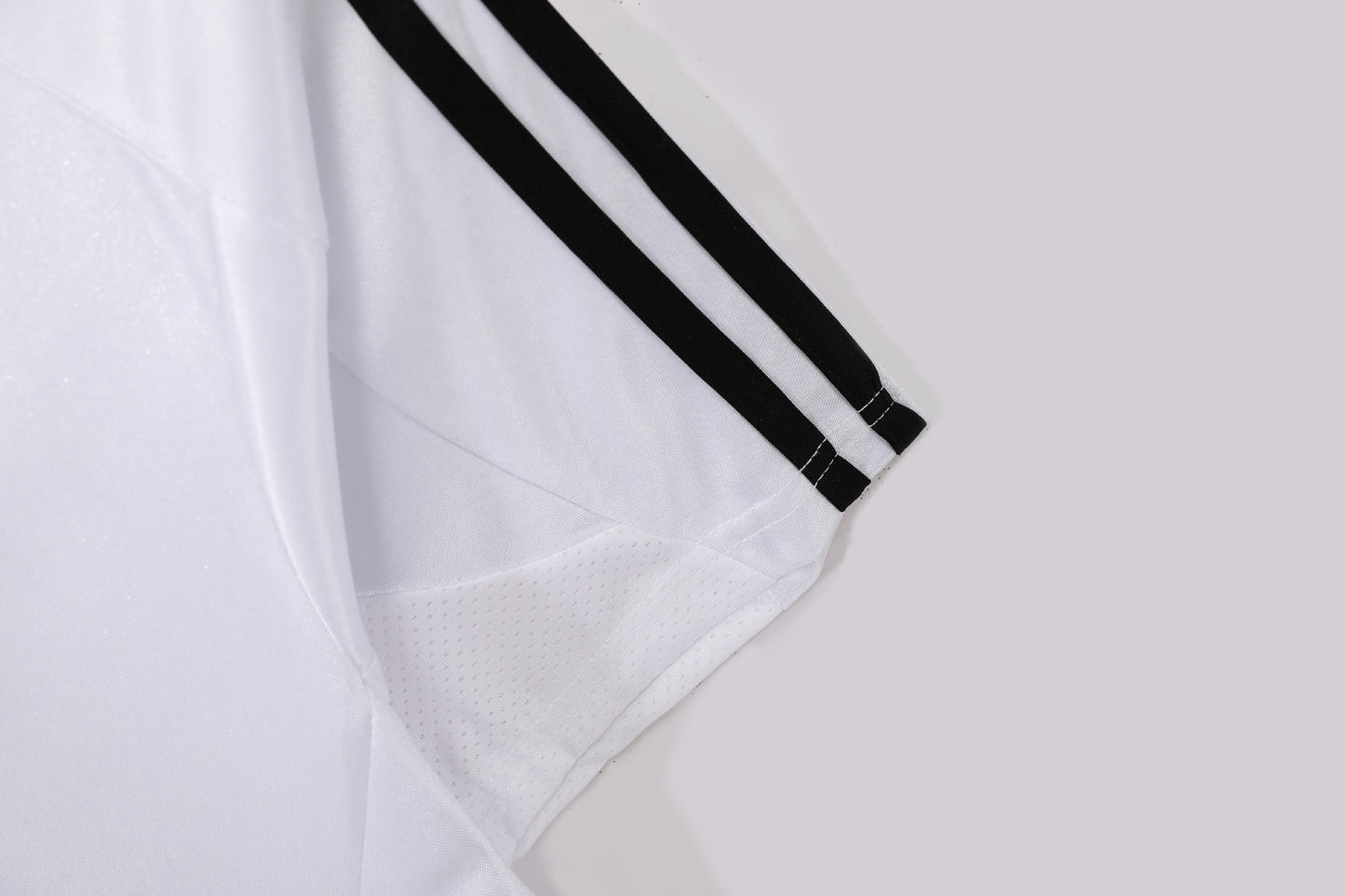 Real Madrid 2004-2005 Home Retro Football Shirt