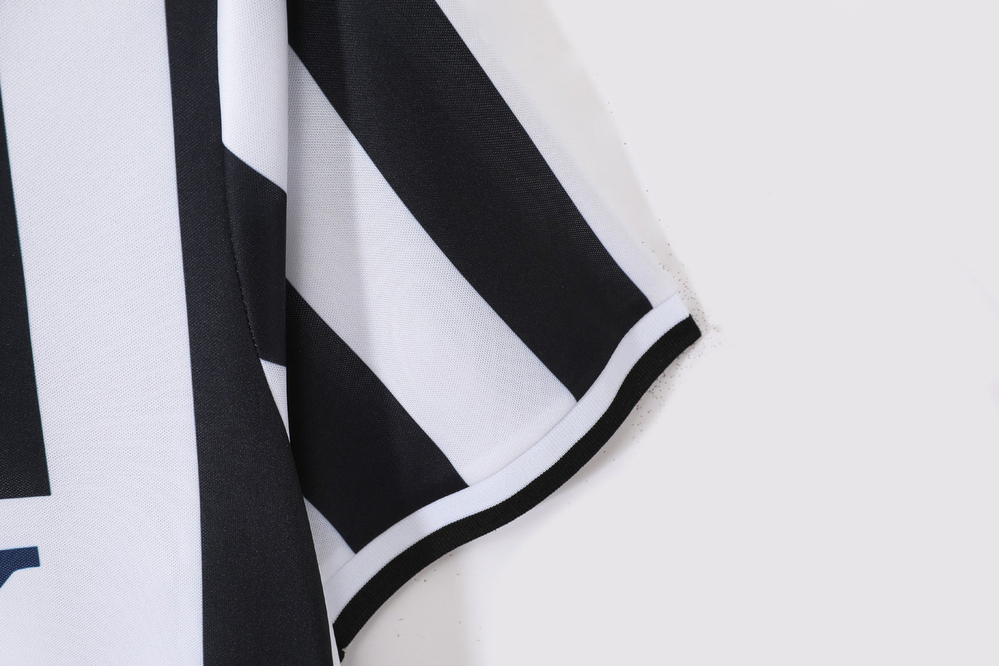 Camiseta de fútbol retro del Juventus 1995-1997 local
