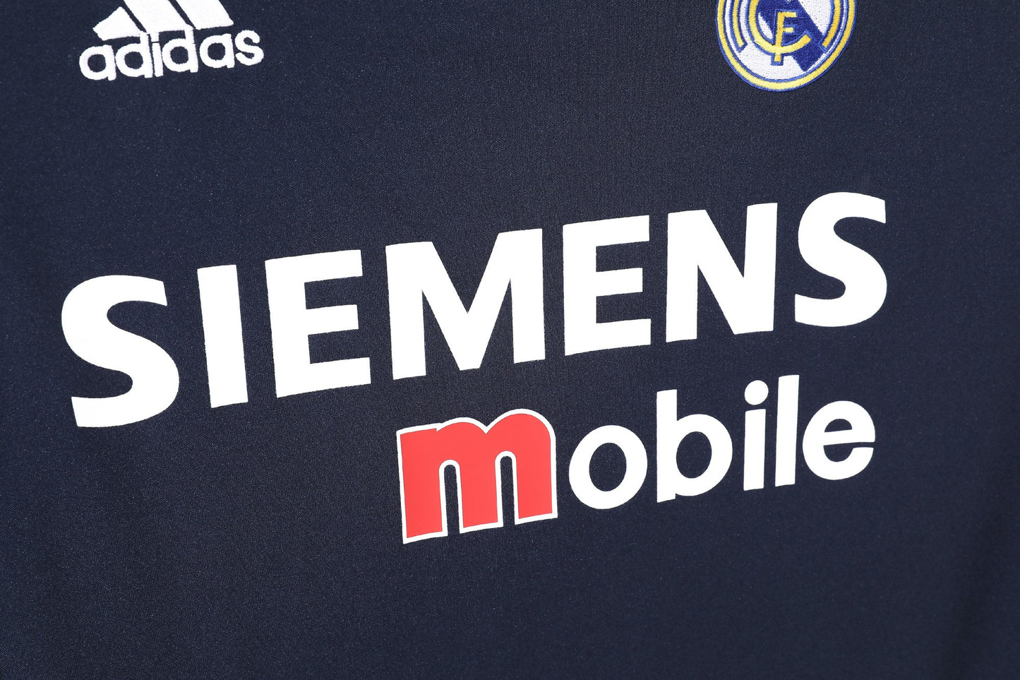Camiseta de fútbol retro del Real Madrid 2004-2005 (visitante)