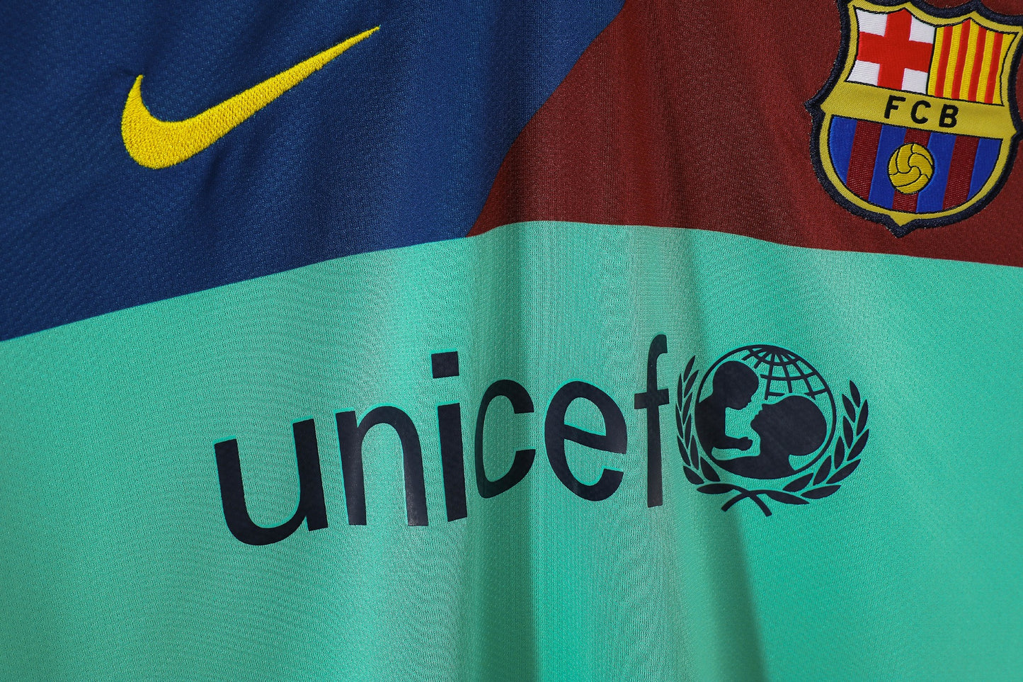 Barcelona 2010-2011 Away Retro Football Shirt
