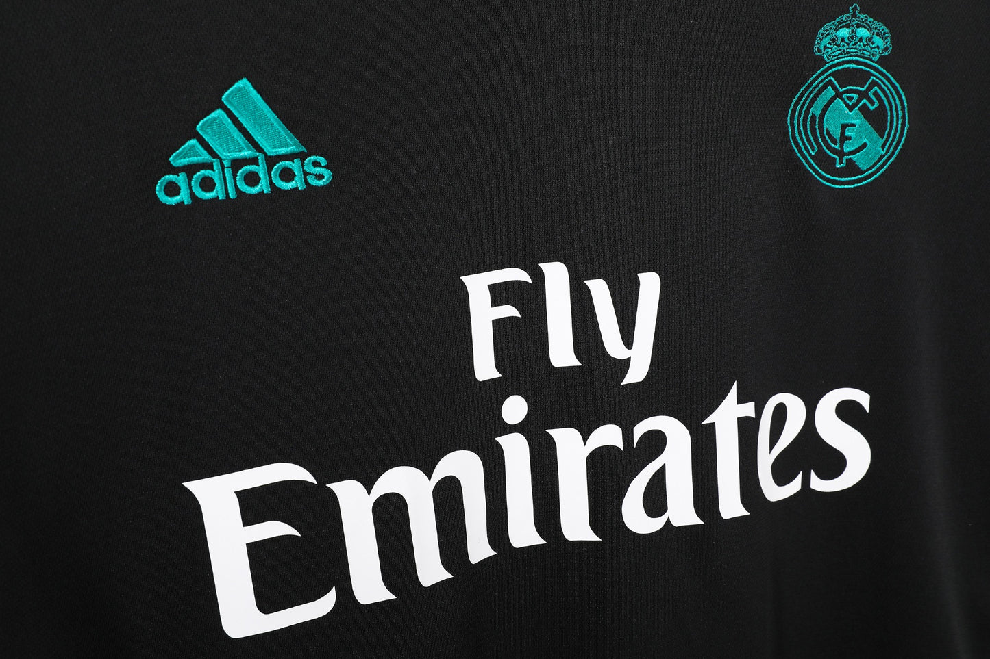 Camiseta de fútbol retro del Real Madrid 2017-2018 para visitante