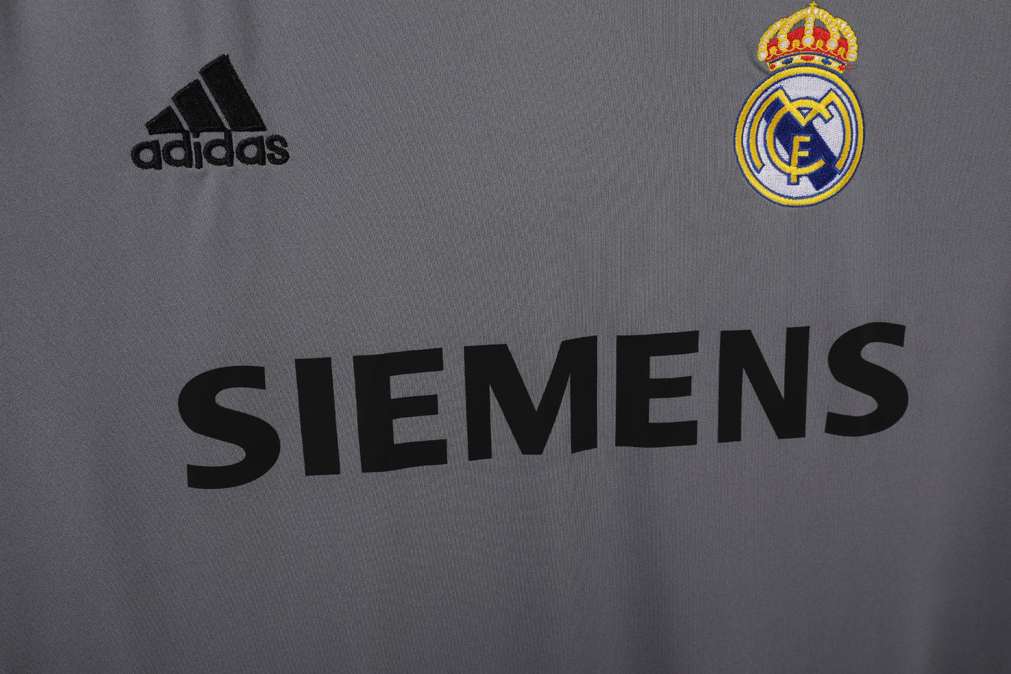 Real Madrid 2005-2006 Second Away Retro Football Shirt