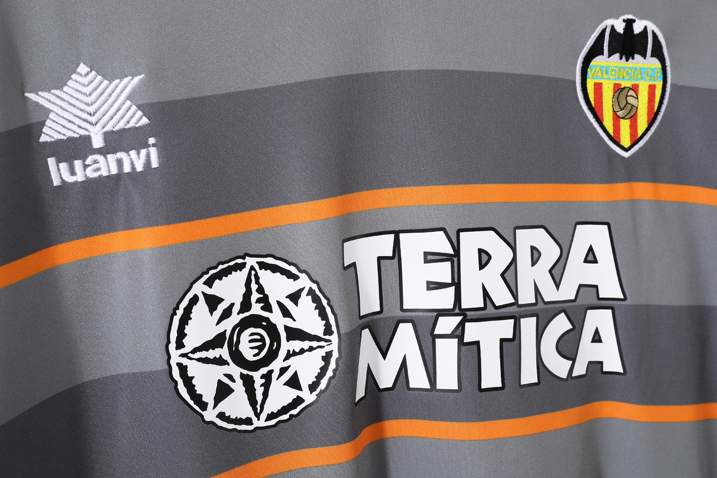 Valencia 1999-2000 Second Away Retro Football Shirt