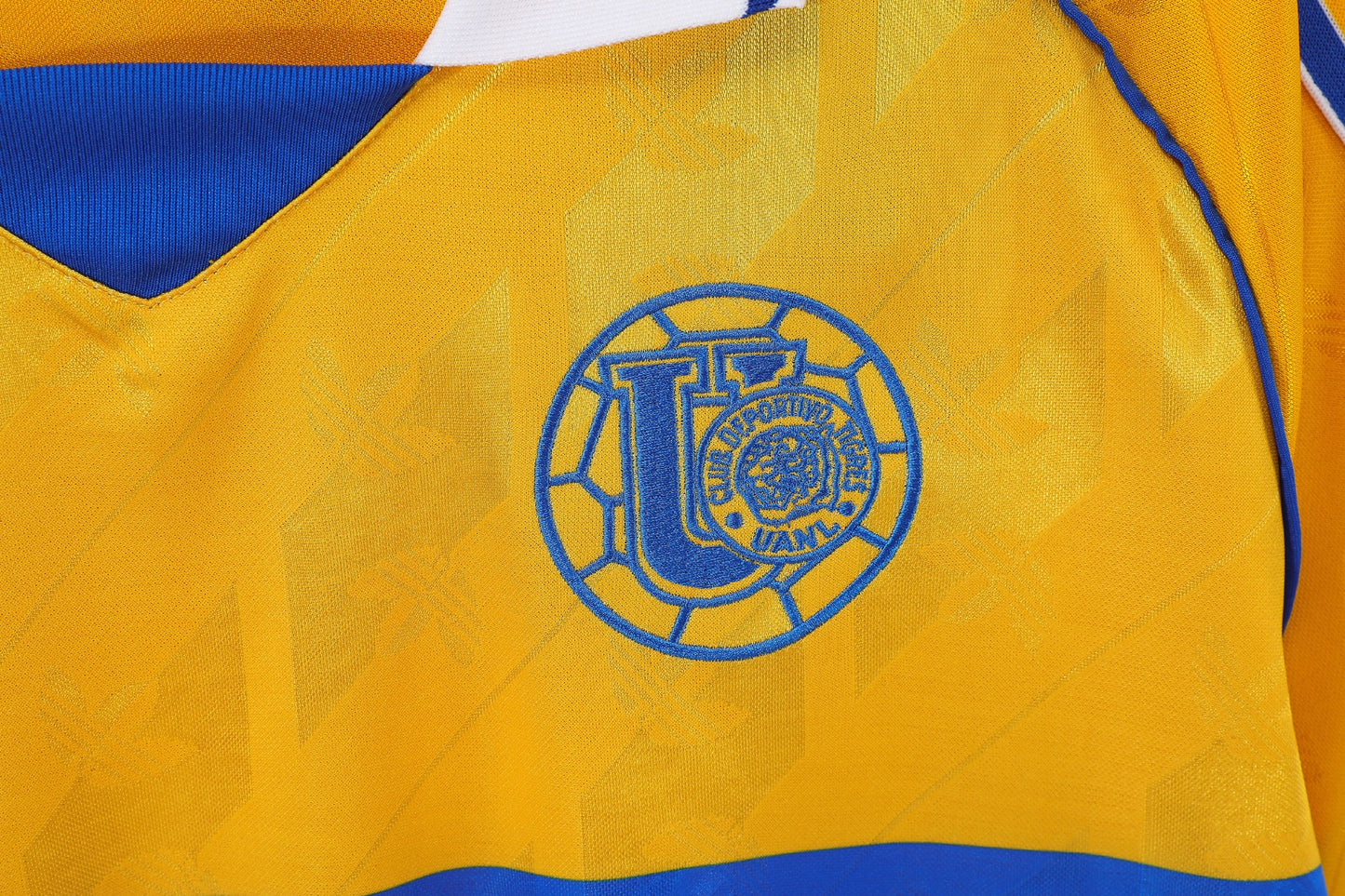 Camiseta de local del 65 aniversario de Tigres 2010