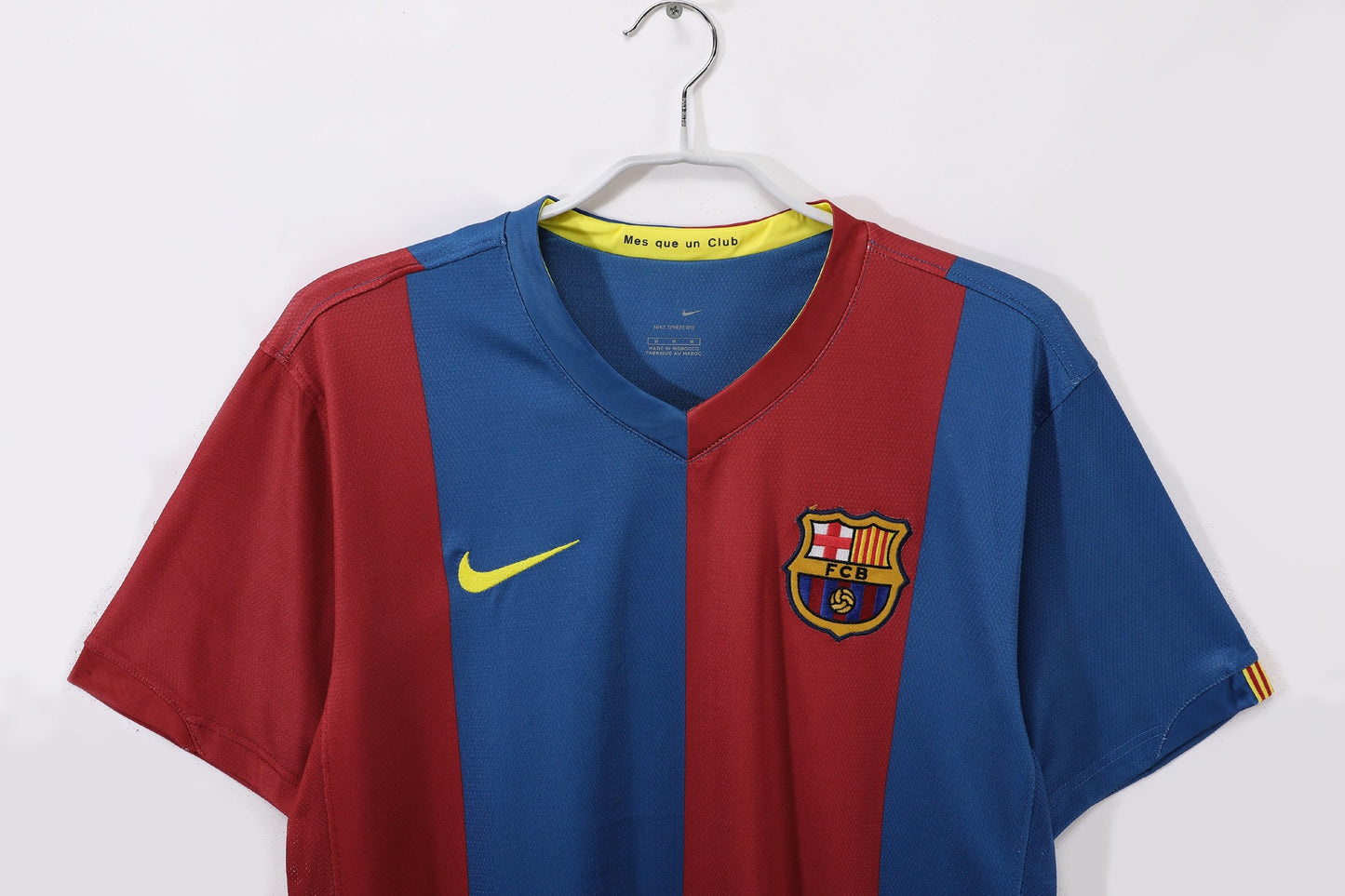 Barcelona 2006-2007 Home Retro Football Shirt