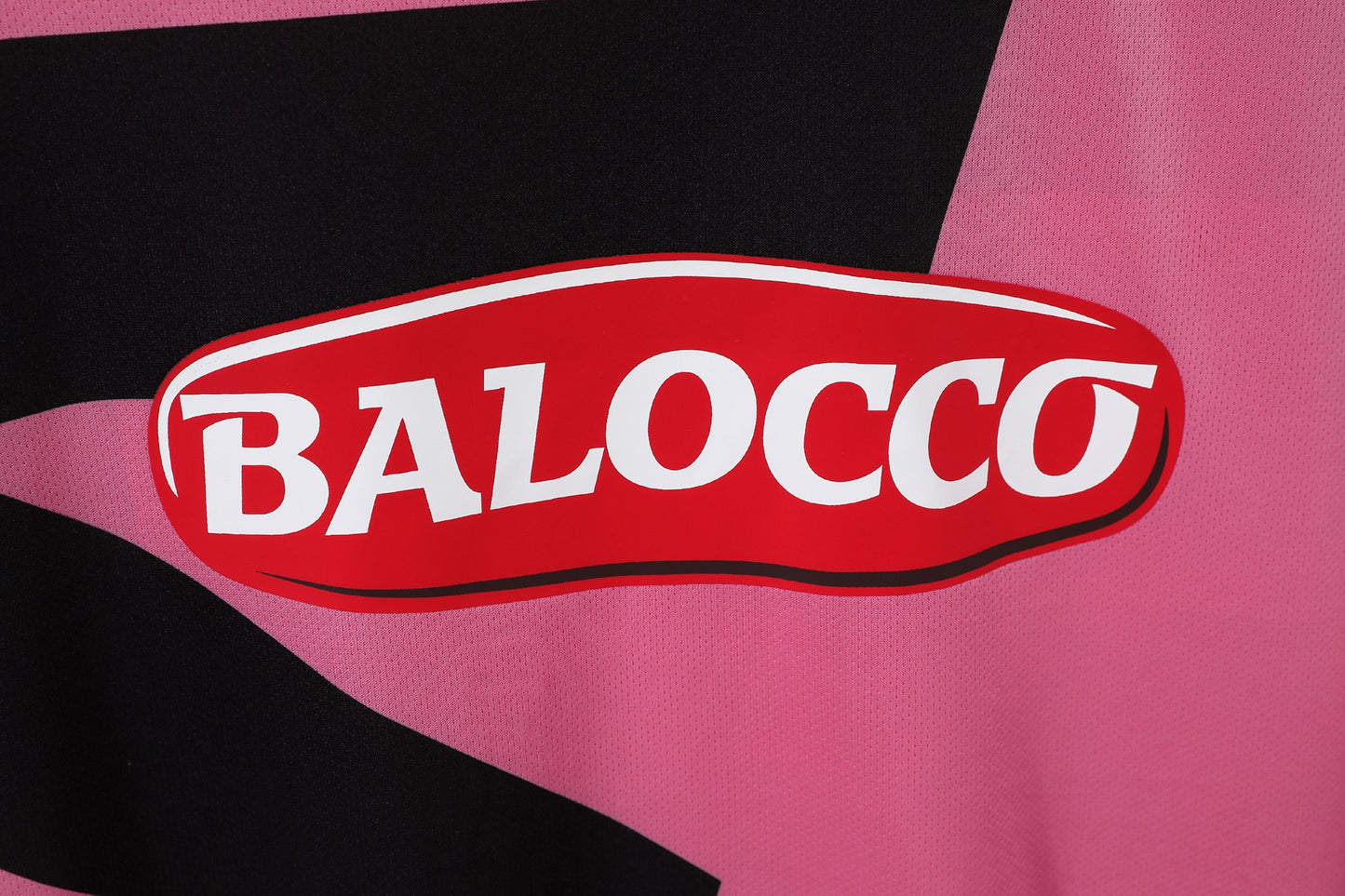 Camiseta Rosa de Visitante de la Juventus 2011-2012