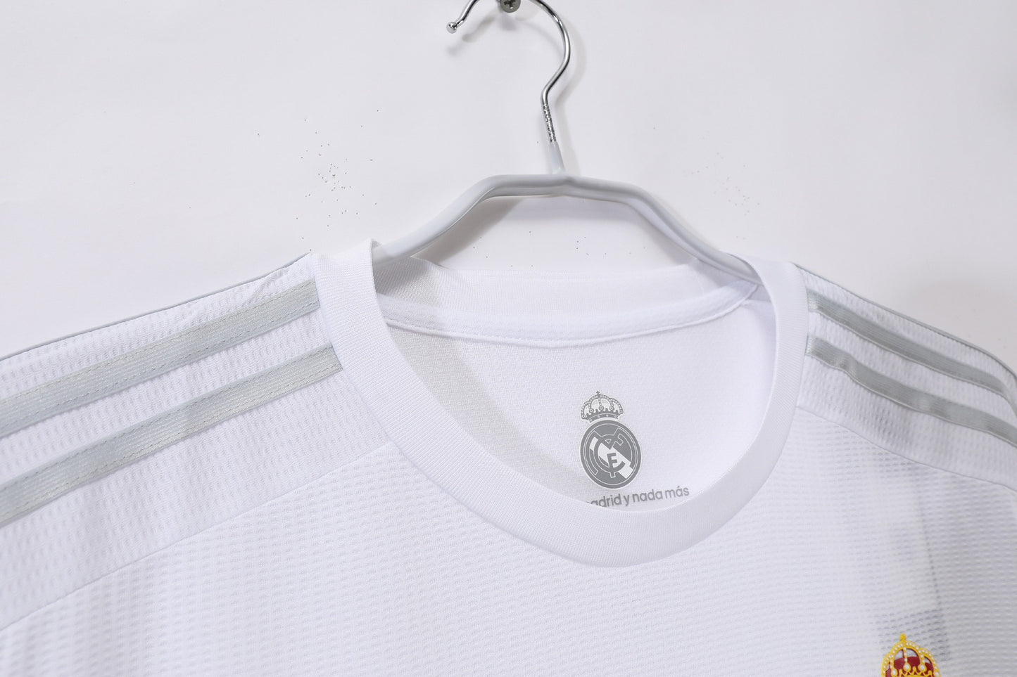 Camiseta de fútbol retro del Real Madrid 2015-2016 local