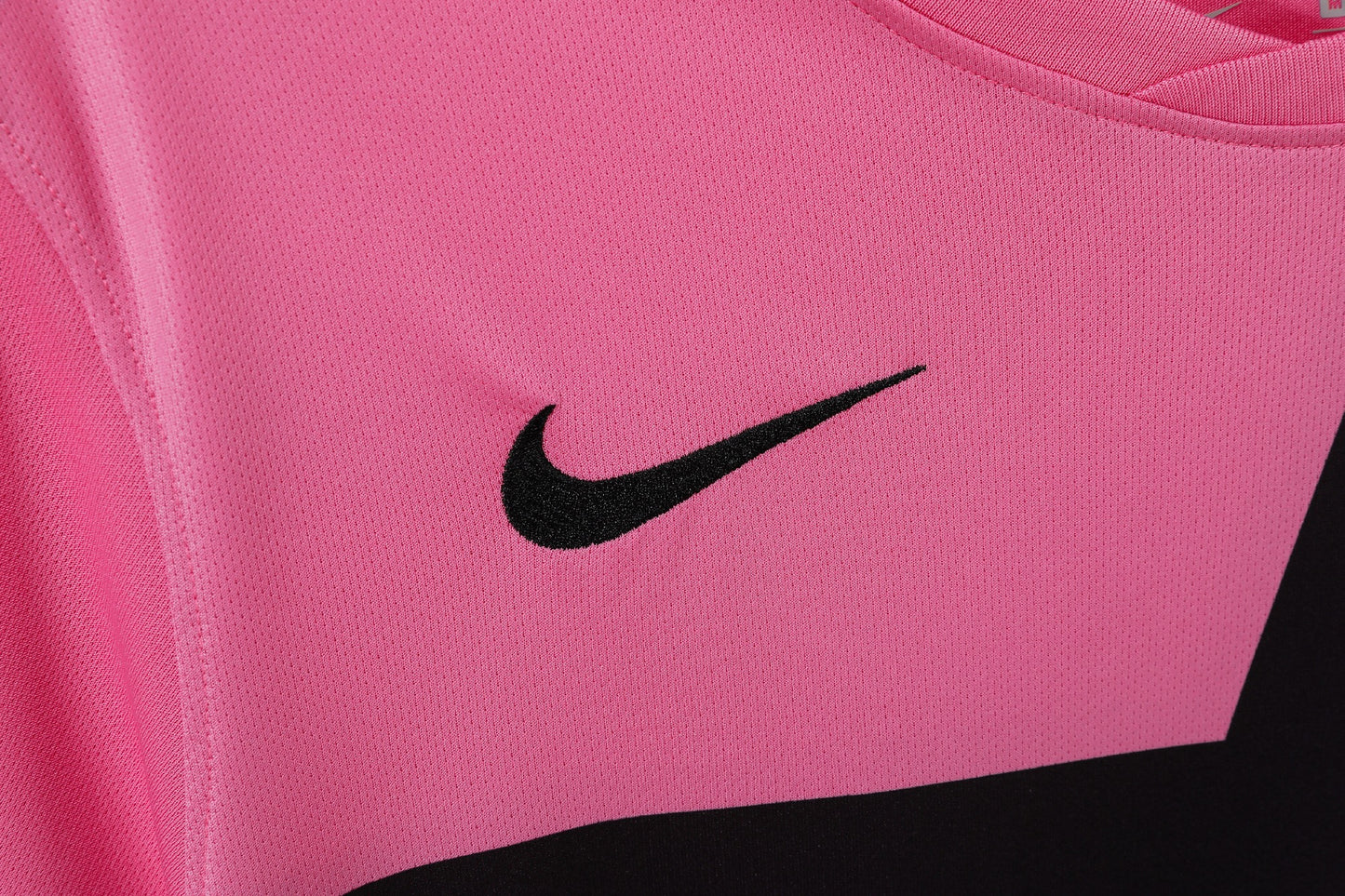 Camiseta Rosa de Visitante de la Juventus 2011-2012