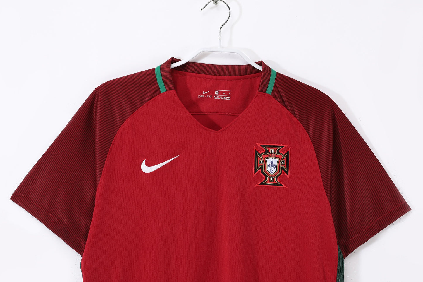 Camiseta de local de Portugal 2016