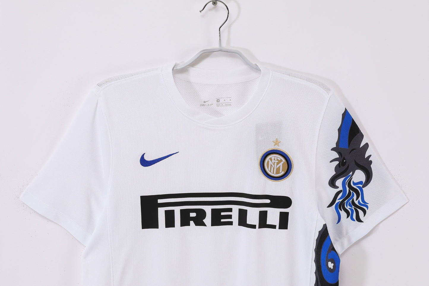 Camiseta blanca de visitante del Inter de Milán 2010-2011